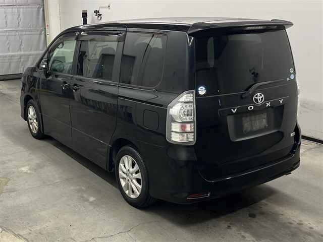 TOYOTA VOXY 2010