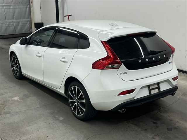 VOLVO V40 2017