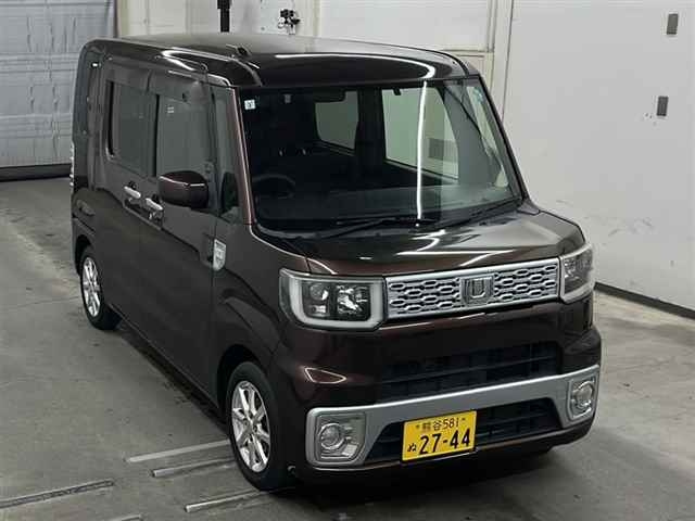 DAIHATSU WAKE 2015