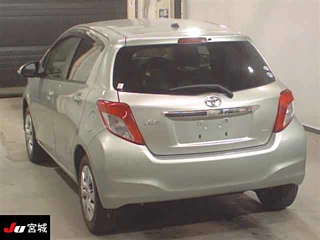 TOYOTA VITZ 2011