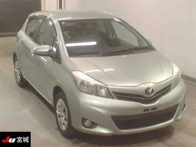 TOYOTA VITZ 2011