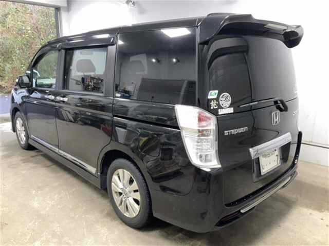 HONDA STEP WAGON 2011