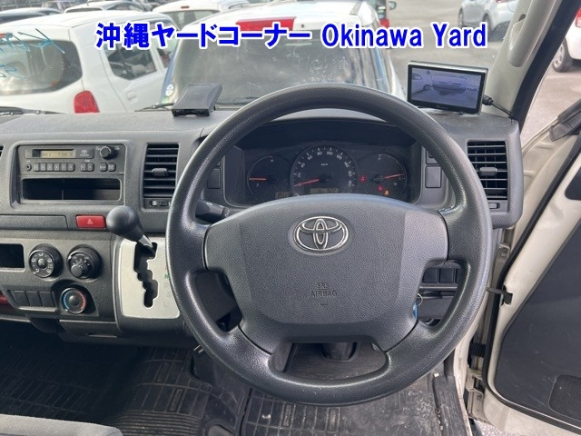 TOYOTA HIACE VAN 2015
