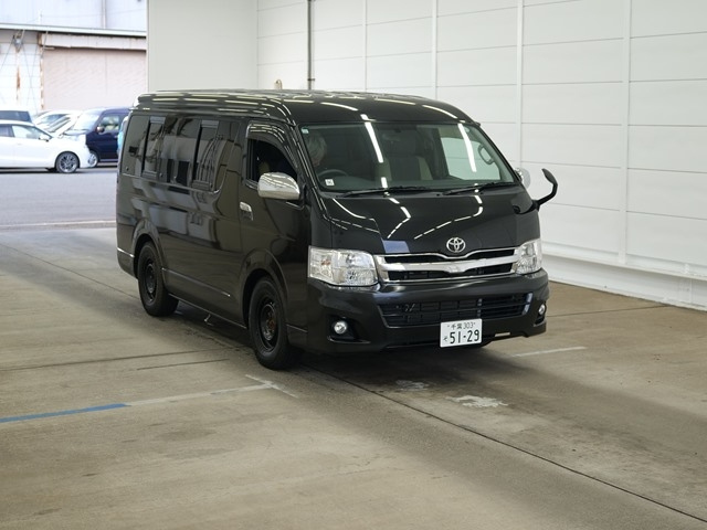 TOYOTA HIACE 2011