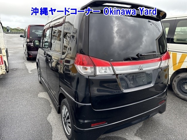 MITSUBISHI DELICA D2 2011