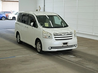 TOYOTA NOAH 2009