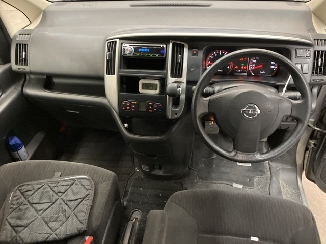 NISSAN SERENA 2010