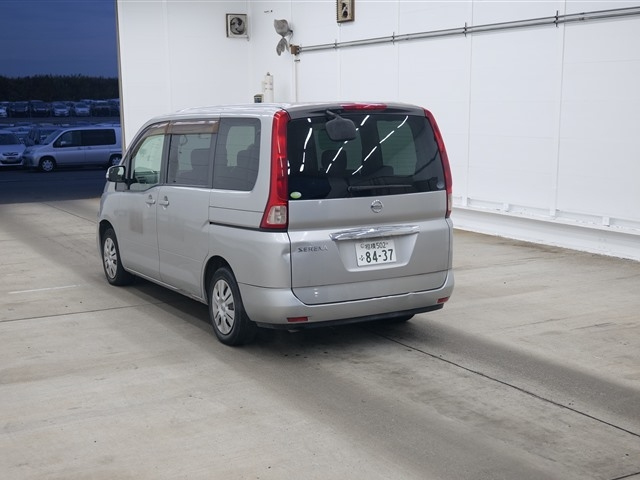 NISSAN SERENA 2010