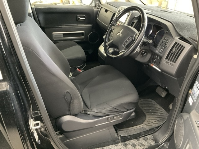 MITSUBISHI DELICA D5 2013