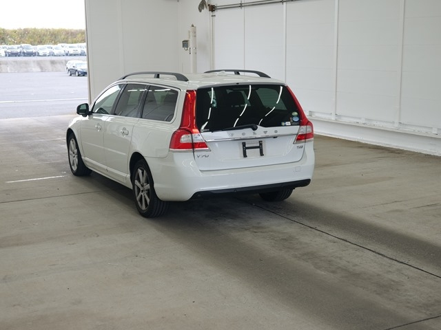 VOLVO V70 2016