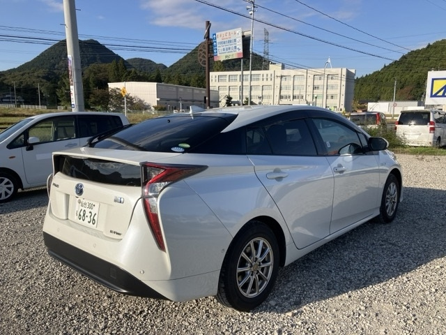 TOYOTA PRIUS 2018