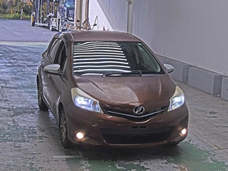 TOYOTA VITZ 2011