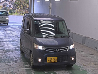 NISSAN ROOX 2011
