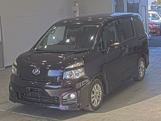 TOYOTA VOXY 2010