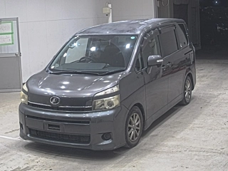 TOYOTA VOXY 2010