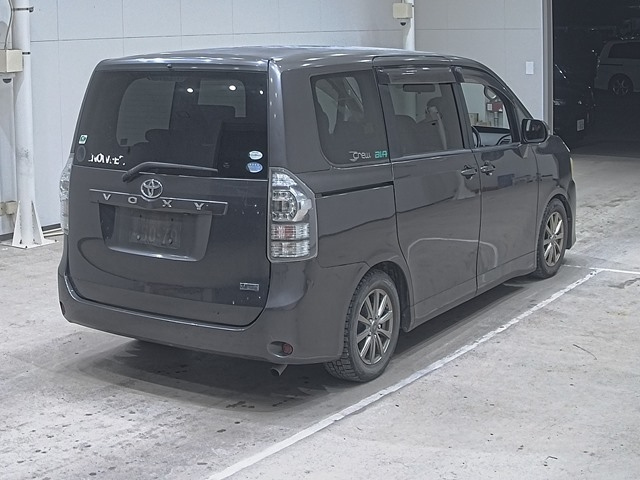 TOYOTA VOXY 2010