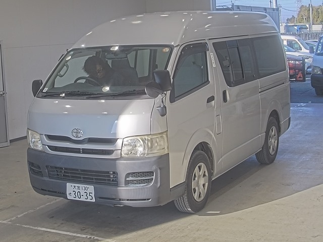 TOYOTA HIACE VAN 2009