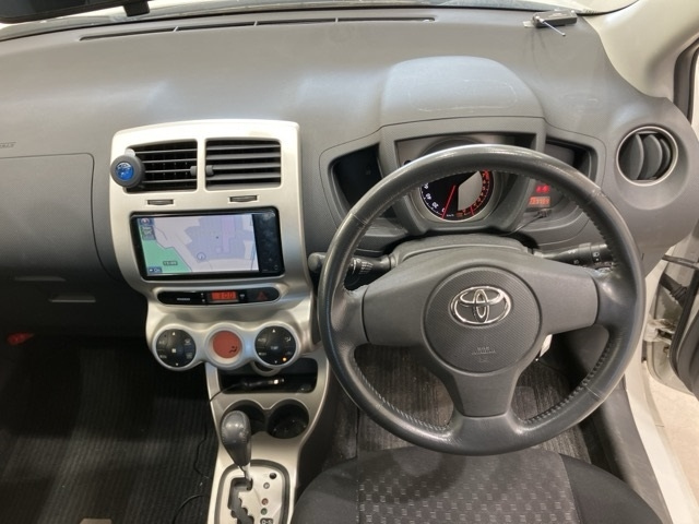 TOYOTA IST 2009
