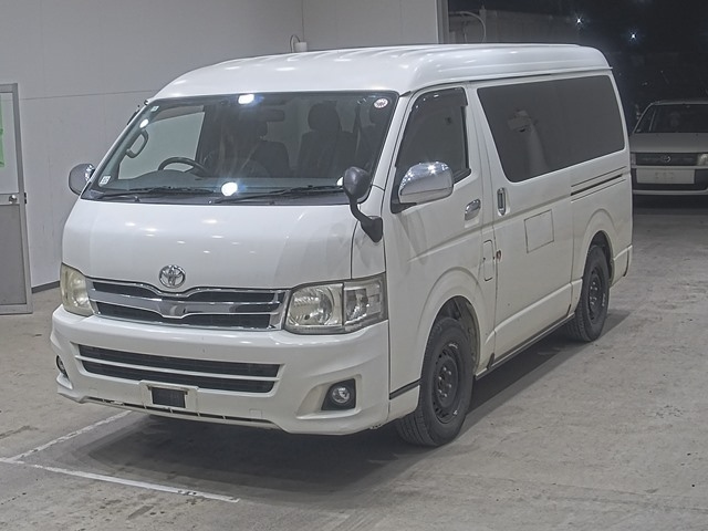 TOYOTA HIACE 2010