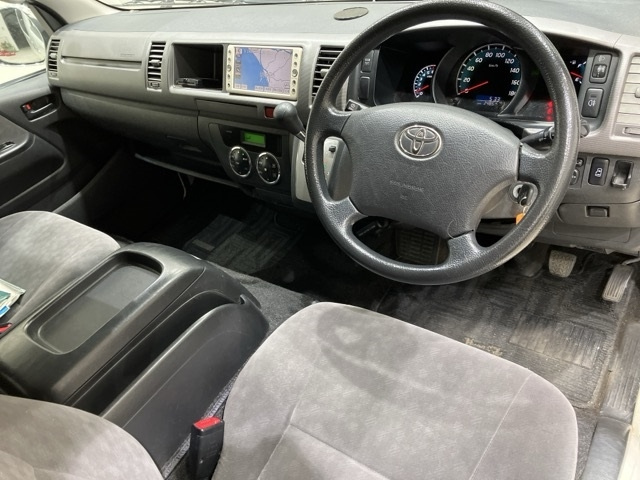 TOYOTA HIACE 2010