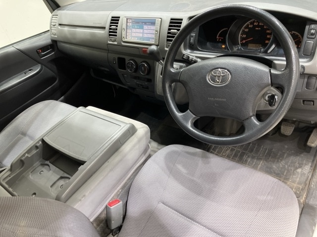 TOYOTA HIACE VAN 2010