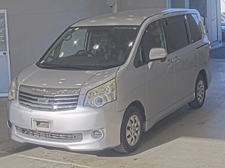 TOYOTA NOAH 2011