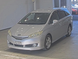 TOYOTA WISH 2013