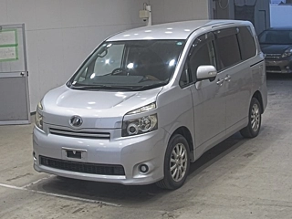 TOYOTA VOXY 2009