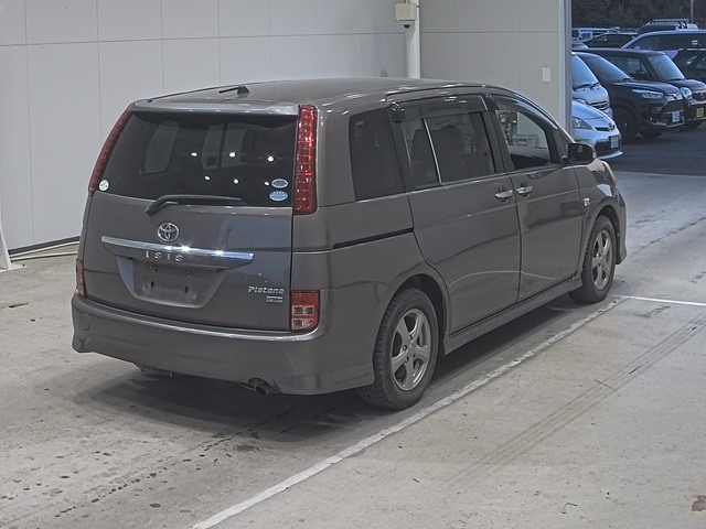 TOYOTA ISIS 2010