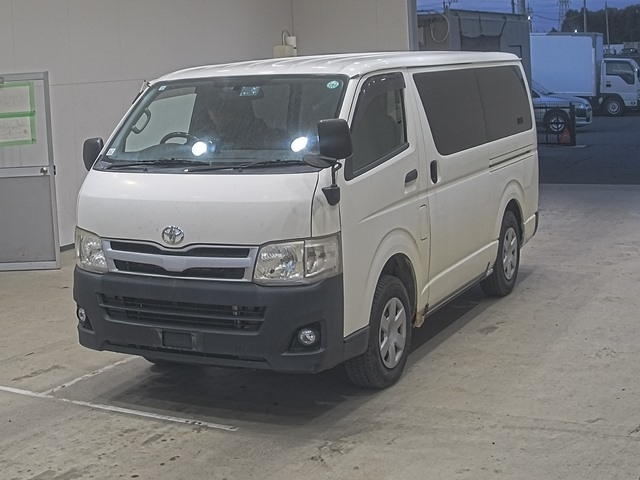 TOYOTA HIACE VAN 2011