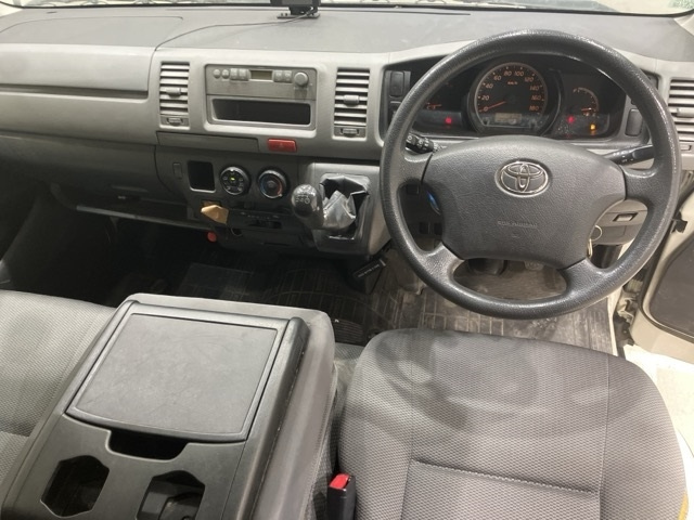 TOYOTA HIACE VAN 2011