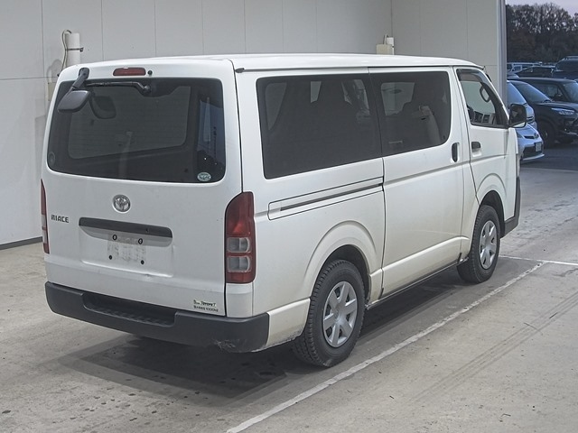 TOYOTA HIACE VAN 2011