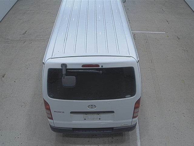 TOYOTA HIACE VAN 2011