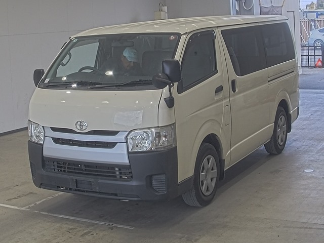 TOYOTA HIACE VAN 2015