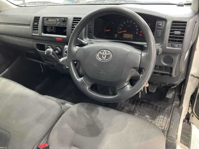 TOYOTA HIACE VAN 2015