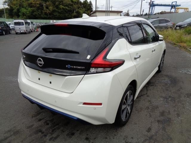 NISSAN LEAF 2021