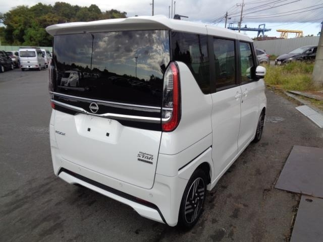 NISSAN ROOX 2023
