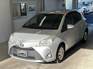 TOYOTA VITZ 2017