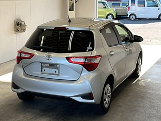 TOYOTA VITZ 2017