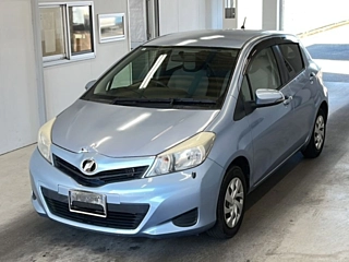 TOYOTA VITZ 2013