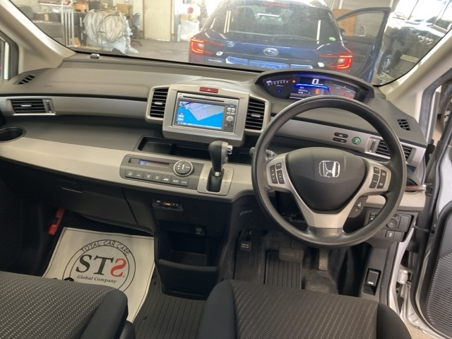 HONDA FREED 2013