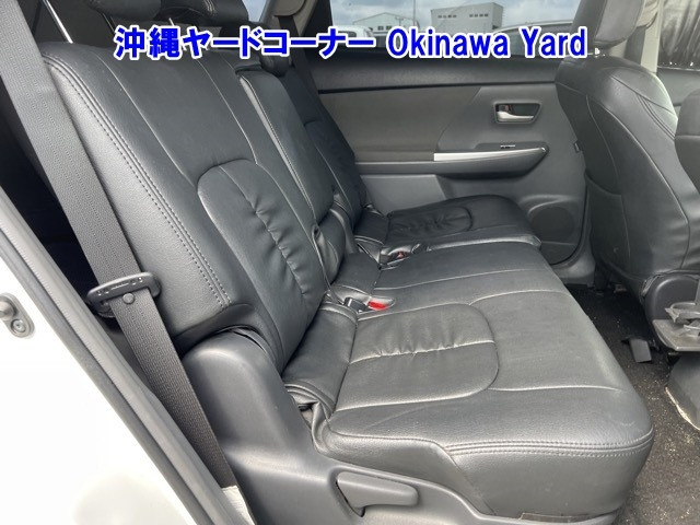 TOYOTA PRIUS ALPHA 2012