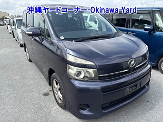 TOYOTA VOXY 2010
