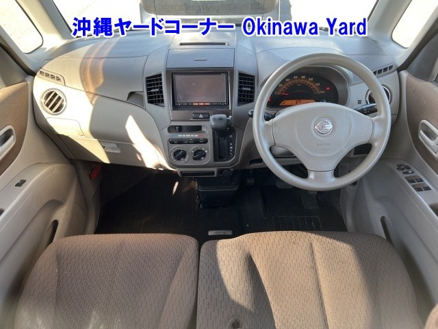 NISSAN ROOX 2013