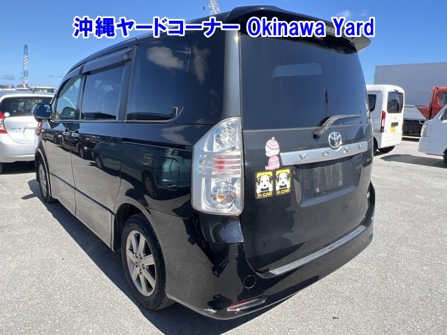 TOYOTA VOXY 2009