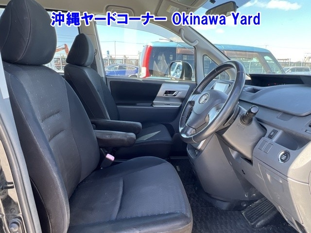 TOYOTA VOXY 2009