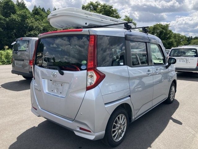 TOYOTA ROOMY 2018