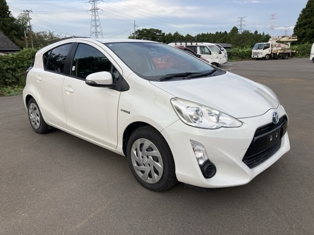 TOYOTA AQUA 2016