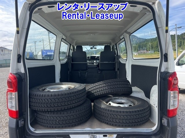 NISSAN CARAVAN VAN 2018