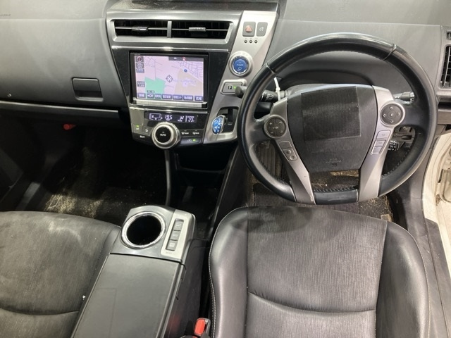 TOYOTA PRIUS ALPHA 2015